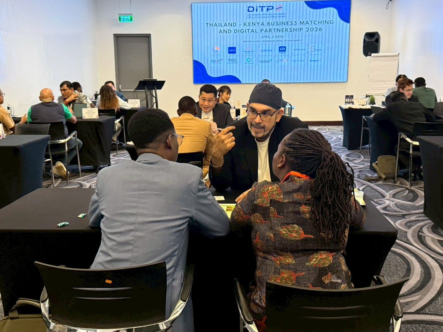 LINE_ALBUM_Day 2 B2B_260408_5.jpg